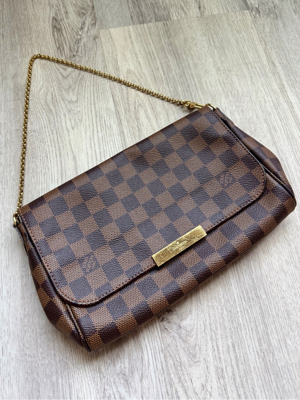Louis Vuitton - Favorite MM chain bag in LV Damier Ebene print